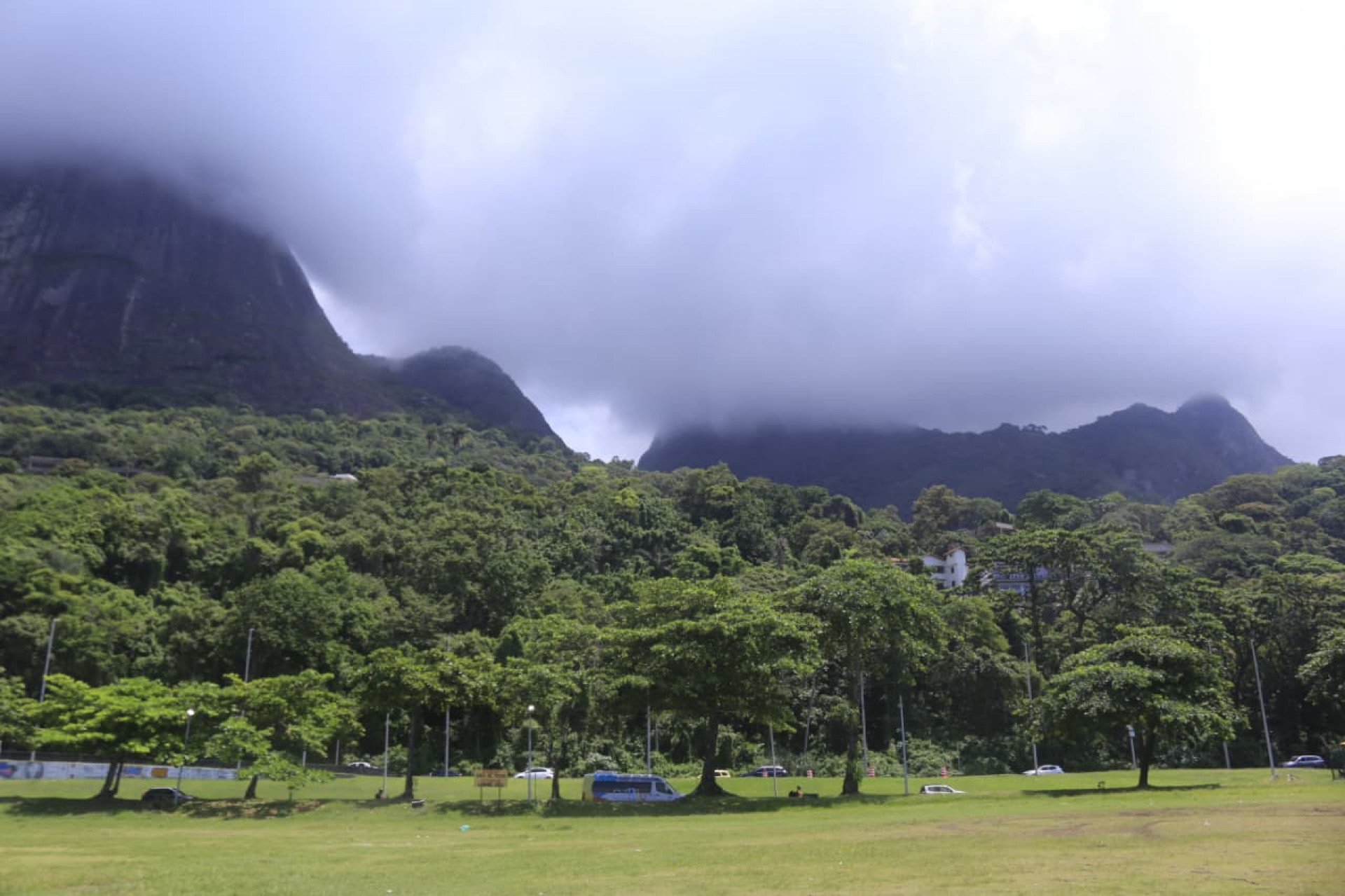 Campo de pouso em São Conrado teve movimentação um dia após morte de instrutor e passageira - Carlos Elias / Agência O Dia