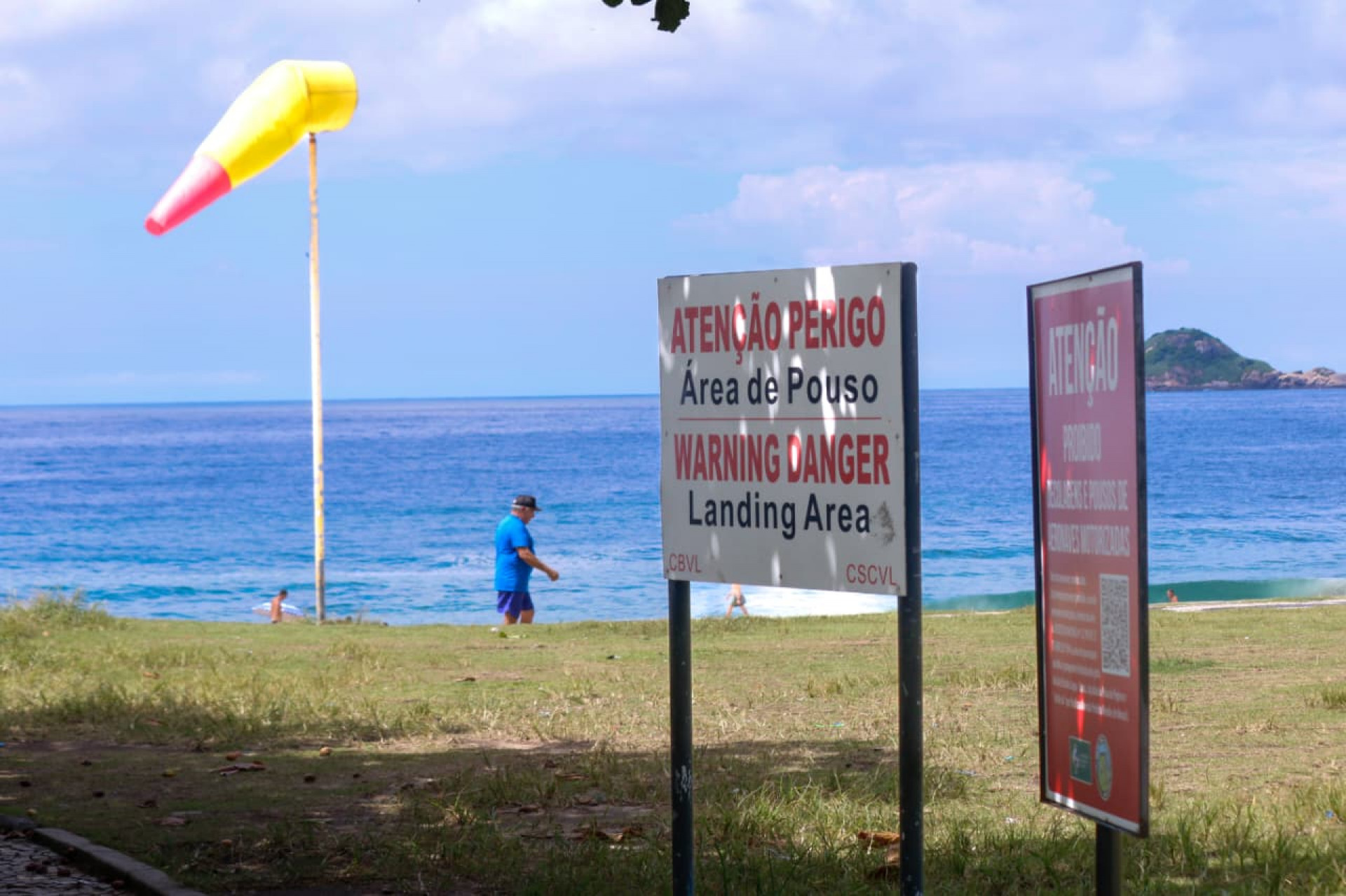 Campo de pouso em São Conrado teve movimentação um dia após morte de instrutor e passageira - Carlos Elias / Agência O Dia