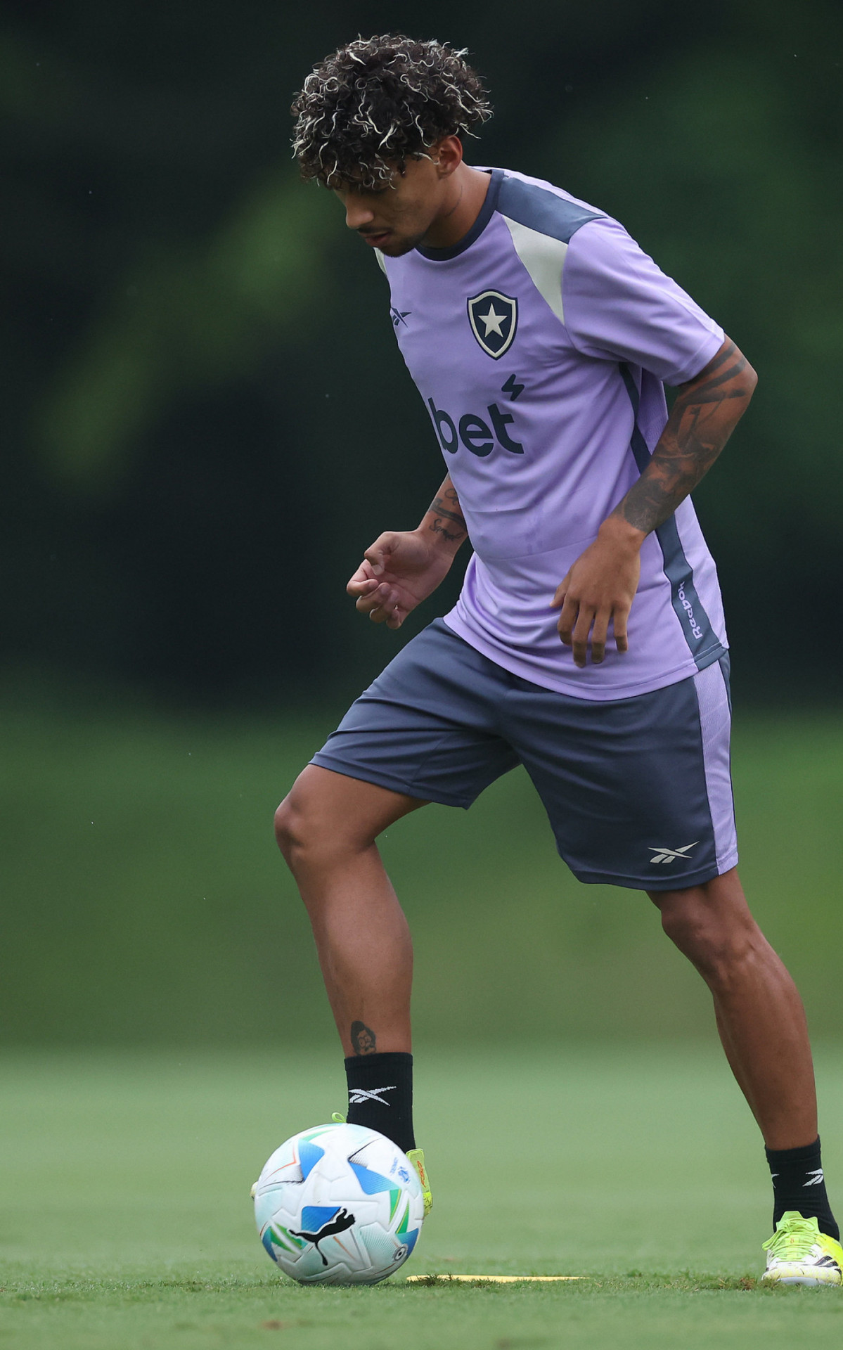 Medina em ação em treino no Botafogo