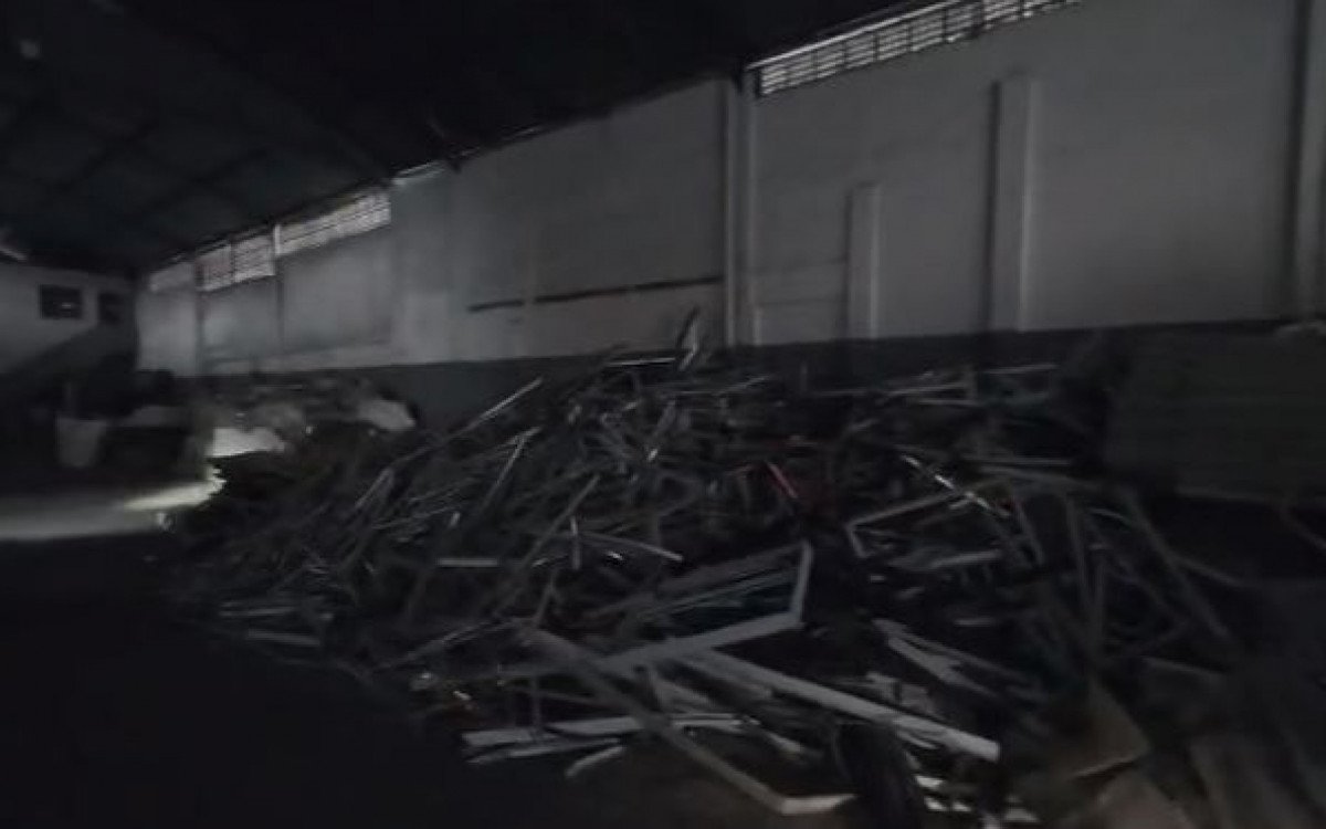 Polícia Civil encontrou galpão com diversos materiais suspeitos - Divulgação