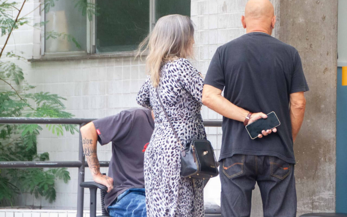 Luíza Marques, ex-mulher de Jonny Monteiro, esteve no IML para reconhecer e liberar o corpo