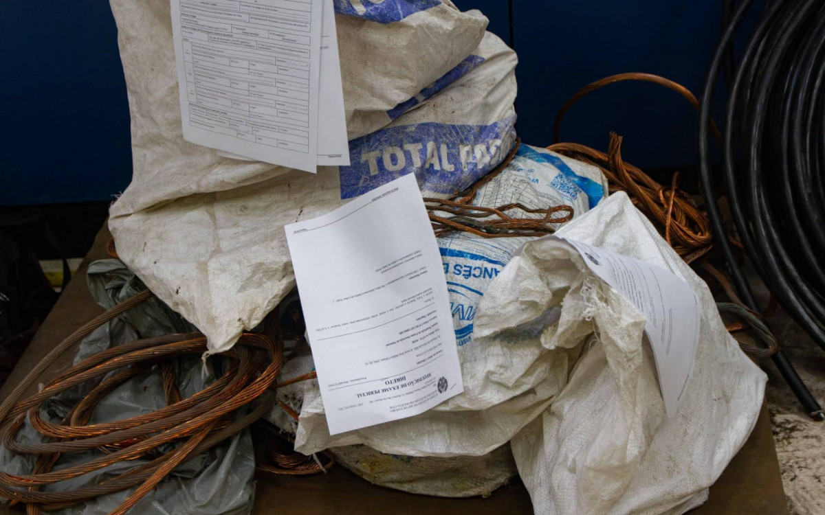 Cobres apreendidos durante a operação - Érica Martin/Agência O DIA