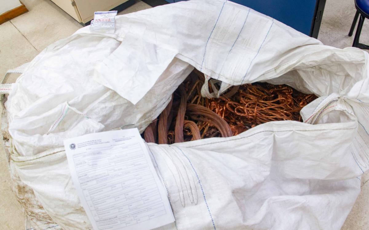 Cobres apreendidos durante a operação - Érica Martin/Agência O DIA