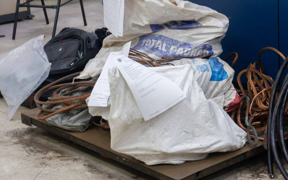 Cobres apreendidos durante a operação - Érica Martin/Agência O DIA