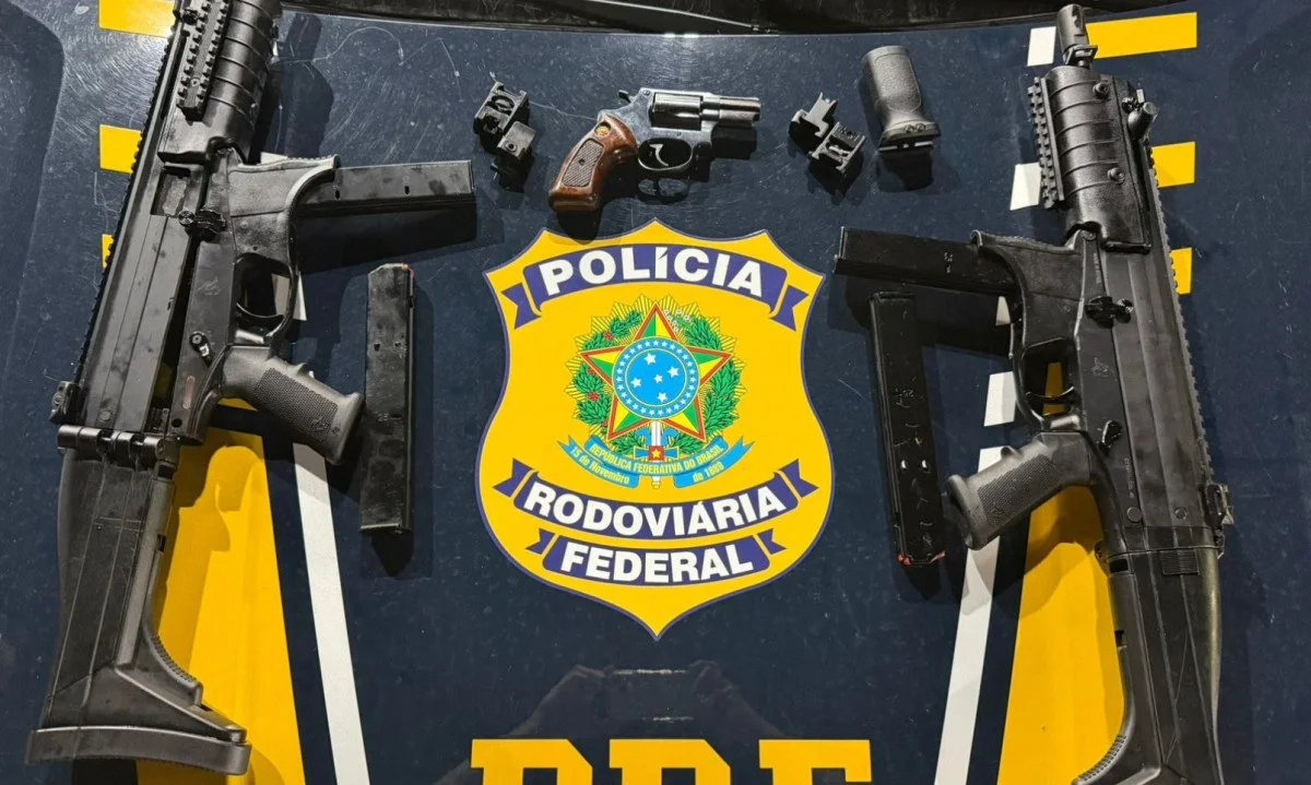 Idoso é preso com duas submetralhadoras em ônibus na BR-116, em MG