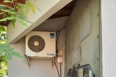 Ligações clandestinas de energia são retiradas na Colônia dos Pescadores em Araruama