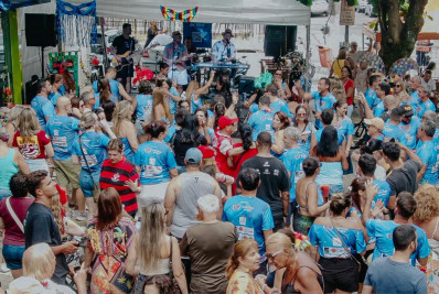 Bloco Cuida Bem de Mim leva centenas de foliões às ruas