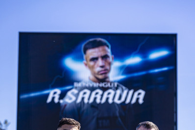 Clube da Espanha anuncia a contratação de Saravia, lateral ex-Botafogo