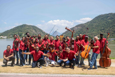 Orquestra da Grota mantém clima de Carnaval com apresentação gratuita
