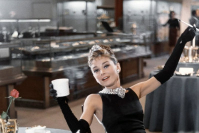 Lily Collins viverá Audrey Hepburn em filme sobre 'Bonequinha de Luxo'