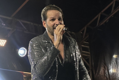 Thiago Yyoo transforma orla de Rio das Ostras em mar de foliões no Carnaval 2026