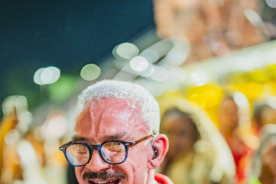 Campeã da Série Ouro, União de Maricá renova com o intérprete Zé Paulo Sierra