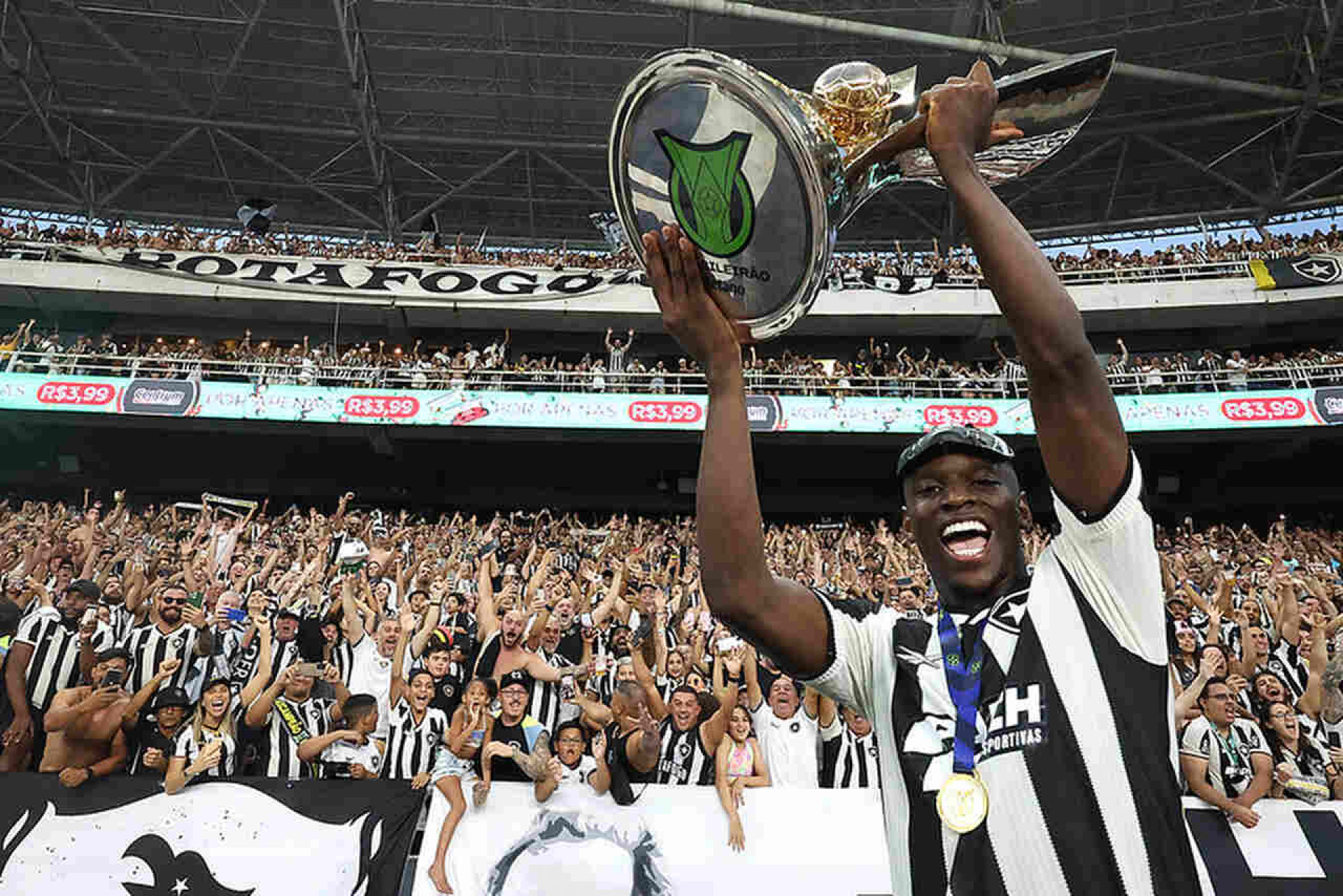 Botafogo &eacute; condenado pela Fifa e pode sofrer novo transfer ban