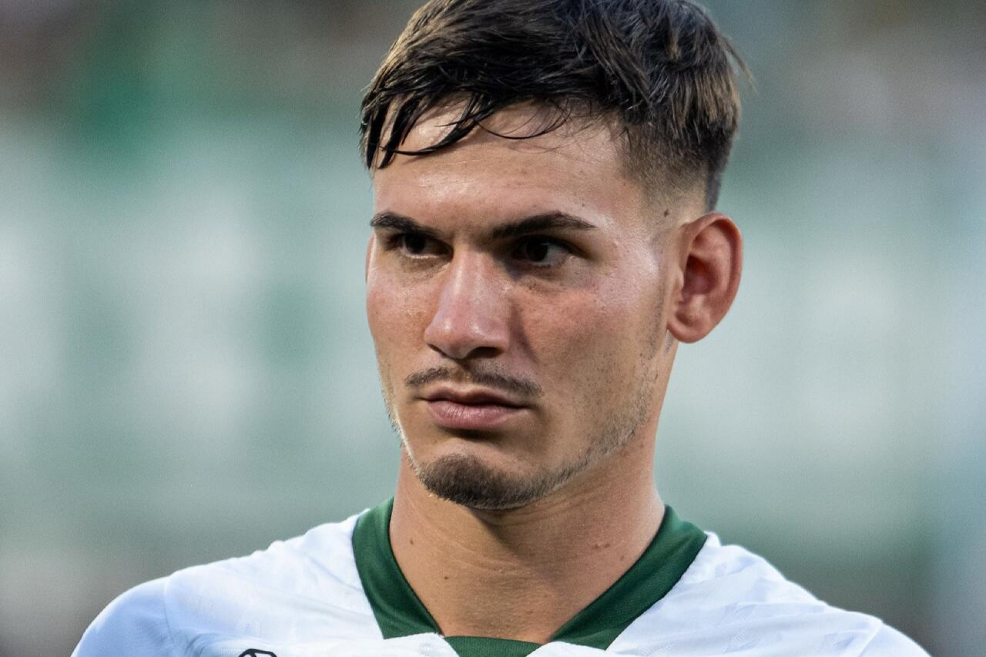 Emprestado pelo Fluminense, Lavega chora ao errar p&ecirc;nalti no Coritiba