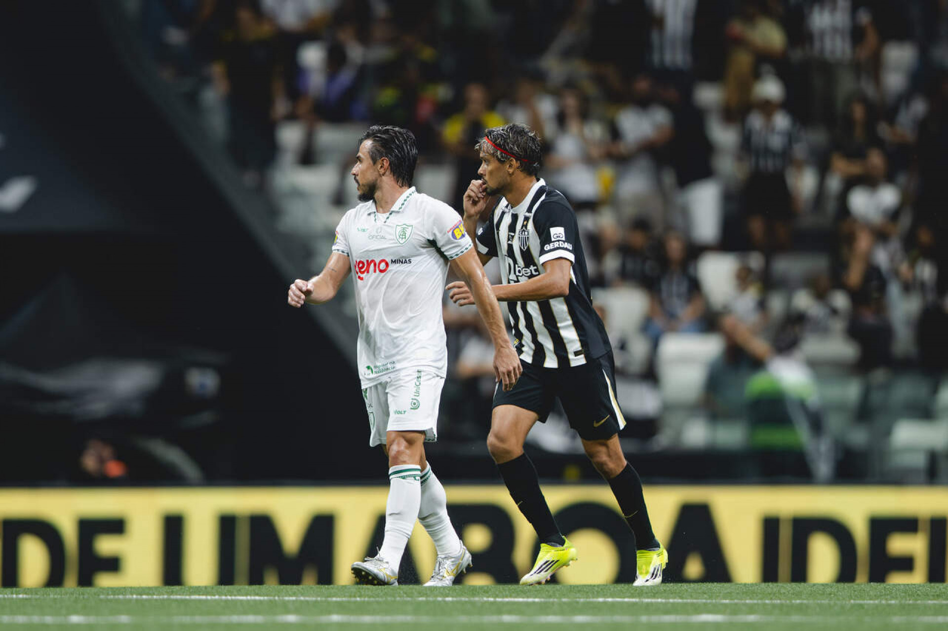 Scarpa reencontra Bigode ap&oacute;s caso de criptomoedas: “Muitas emo&ccedil;&otilde;es”