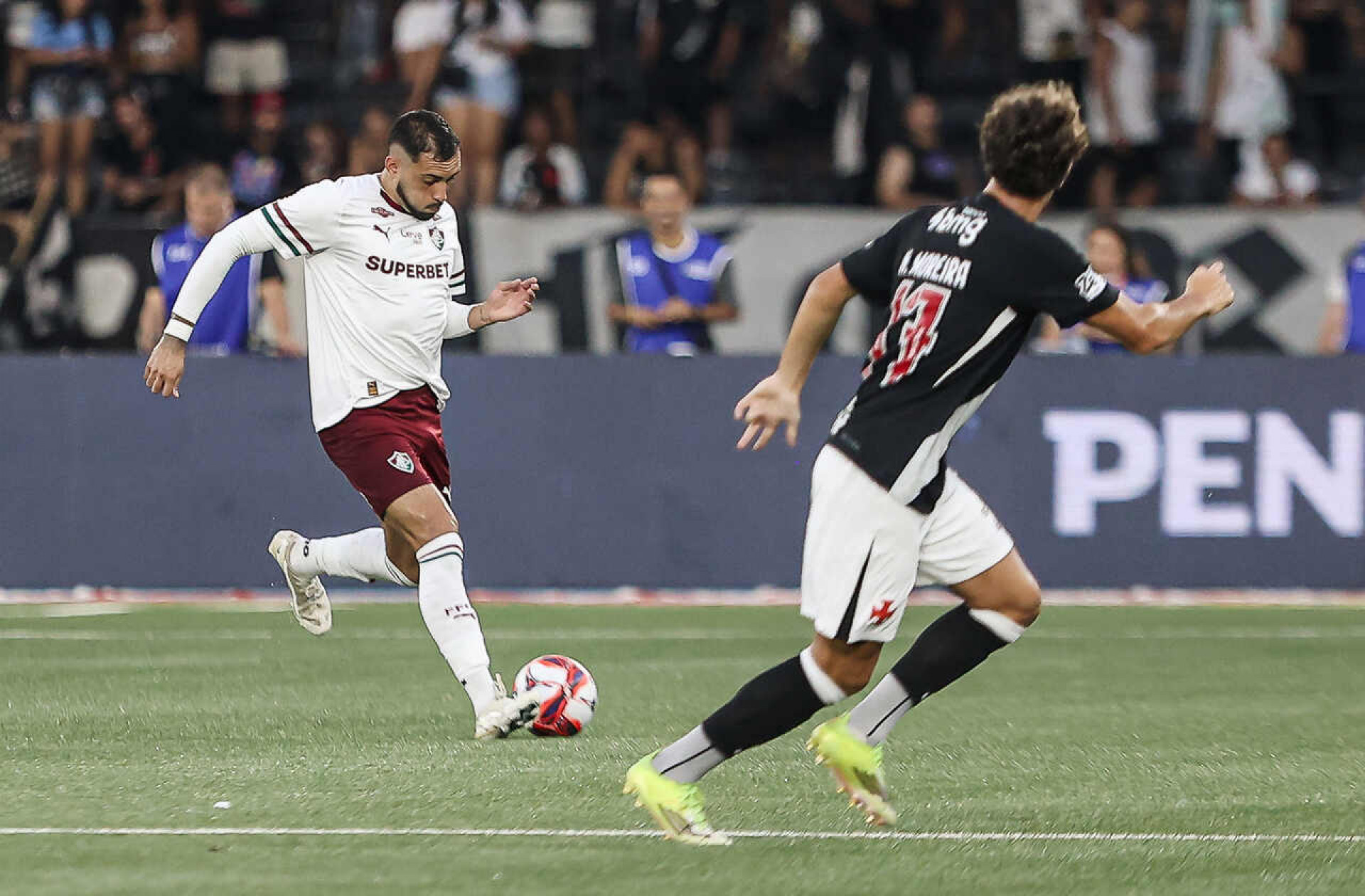 Freytes explica erro em jogada ensaiada do Fluminense: “Mal-entendido”