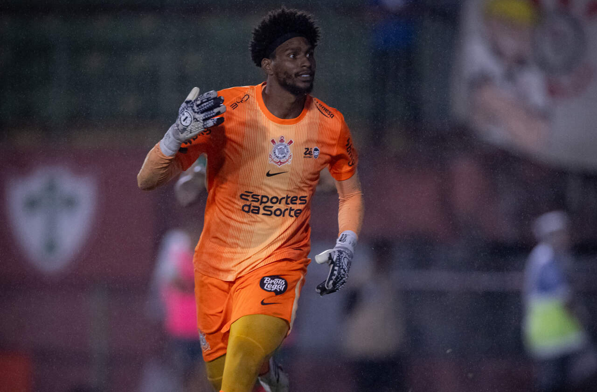 Hugo Souza sofre ofensas ap&oacute;s decidir classifica&ccedil;&atilde;o do Corinthians no Paulist&atilde;o