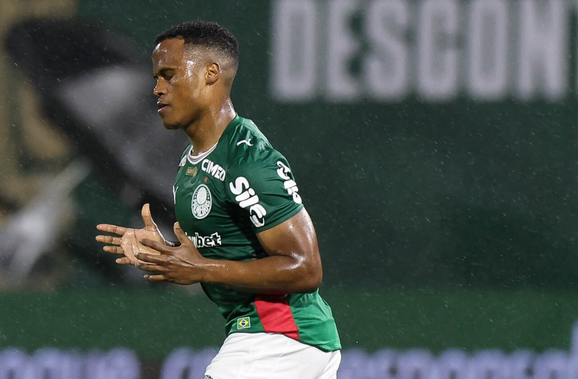 Martinelli abre o jogo sobre reencontro com Arias, hoje no Palmeiras