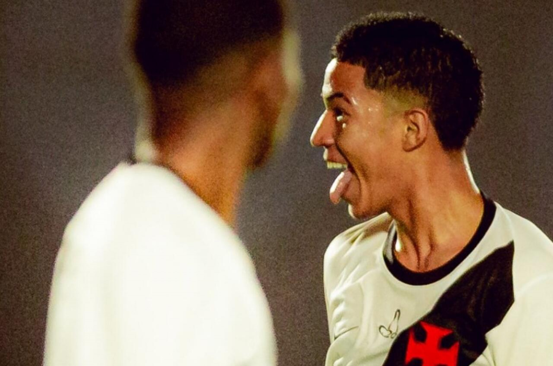 Vasco goleia Flamengo e assume lideran&ccedil;a no Brasileiro Sub-20