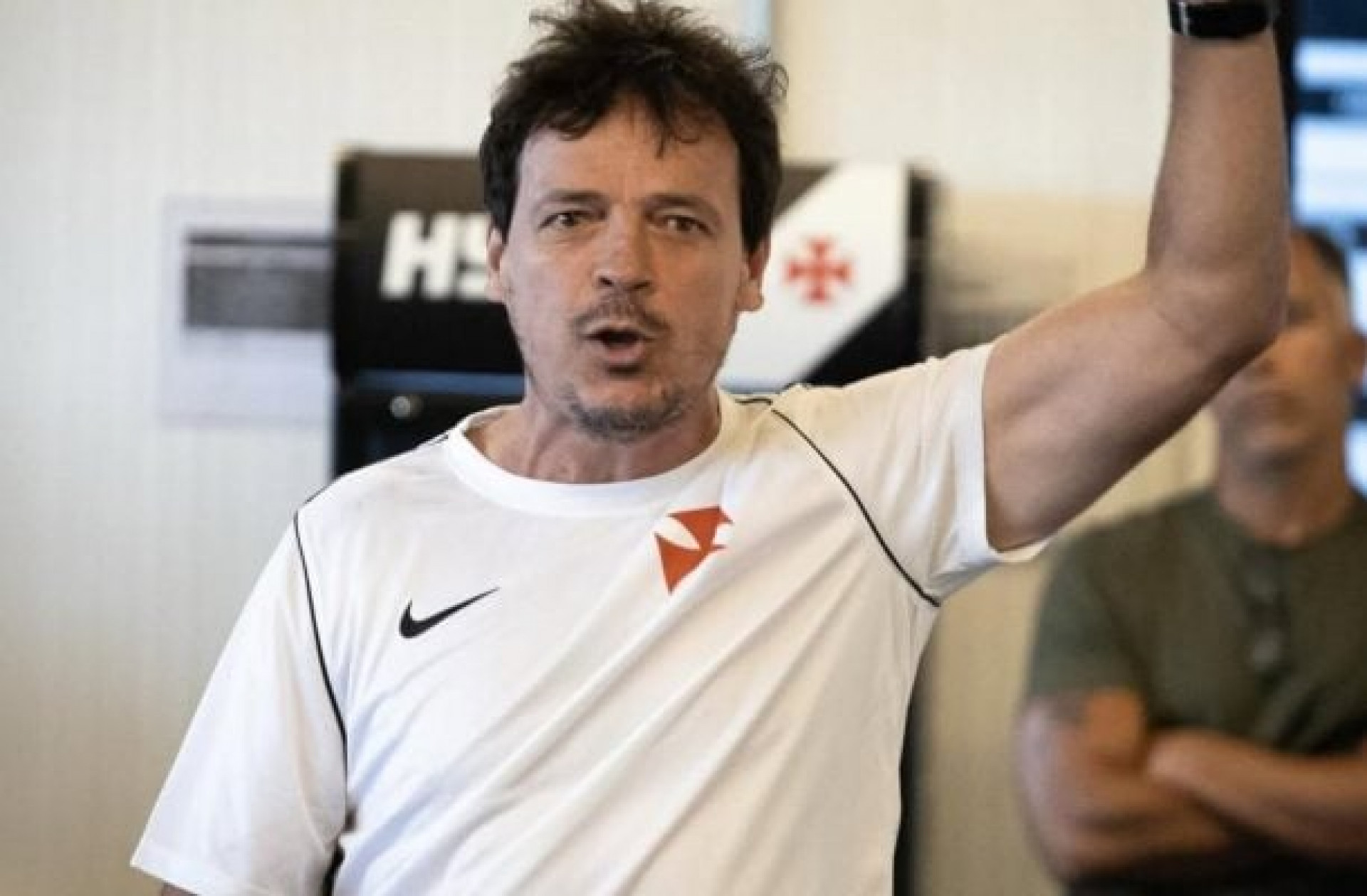 Com sa&iacute;da de Diniz, Vasco alcan&ccedil;a 50 mudan&ccedil;as de t&eacute;cnicos nos pontos corridos