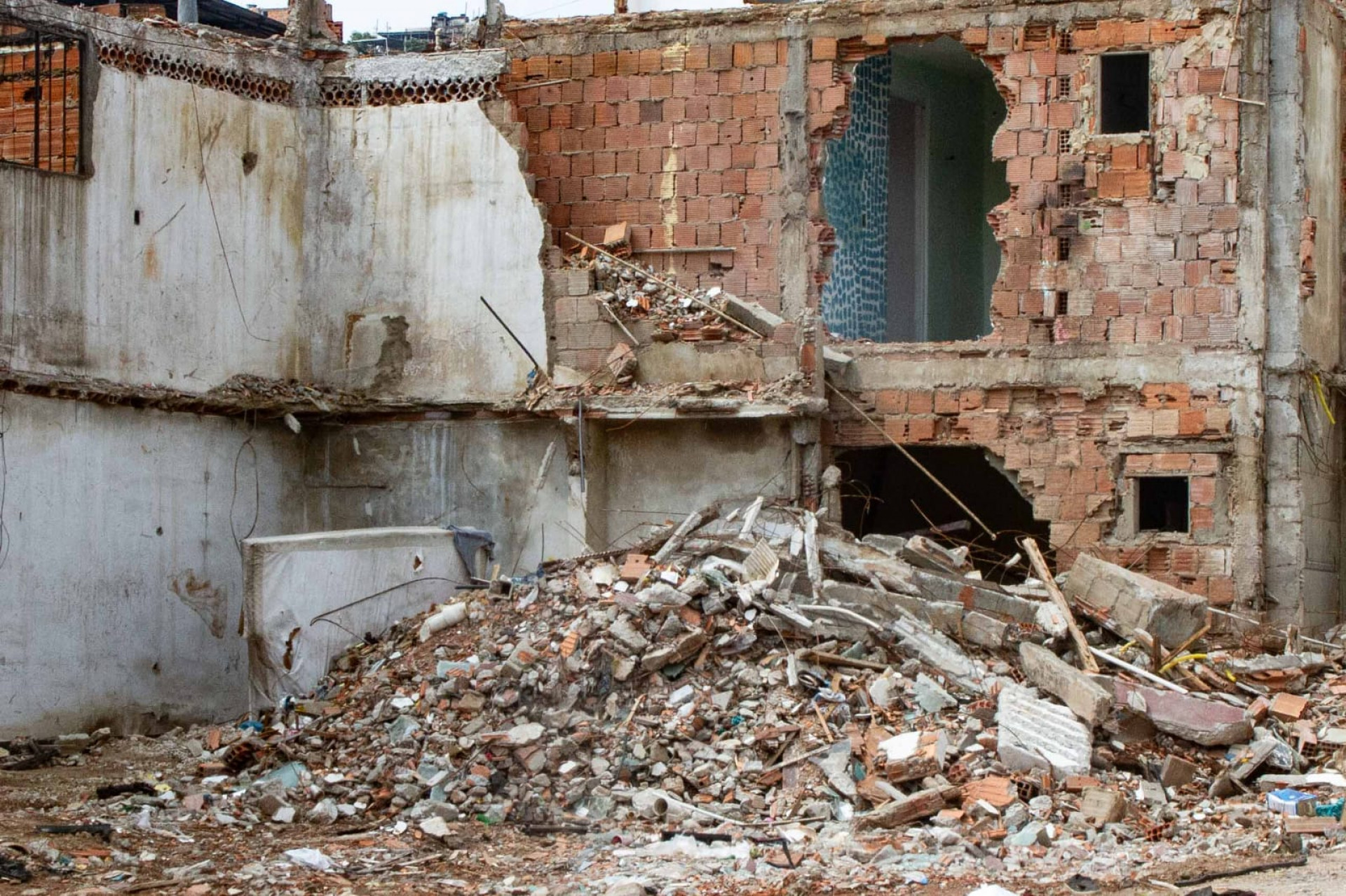 Imóveis da Favela do Metrô, no Maracanã, foram demolidos após desabarem - Érica Martin / Agência O Dia