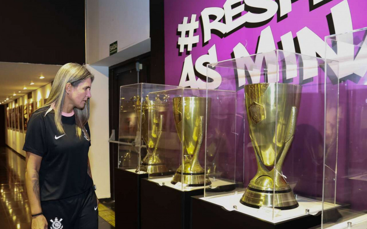 Corinthians oficializa a contrata&ccedil;&atilde;o de Emily Lima para o time feminino