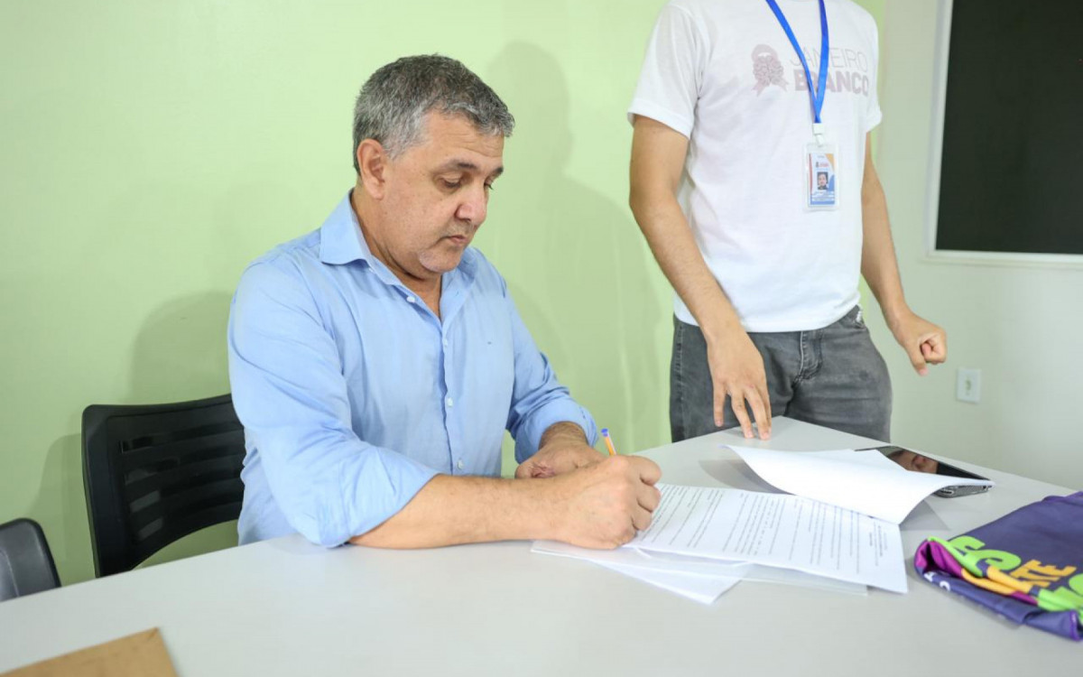 Assinatura do projeto reuniu agentes e autoridades no auditório do CREM, em Casimiro