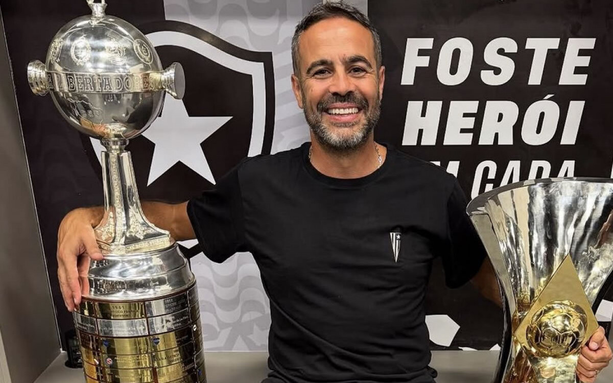 Artur Jorge, novo alvo do Vasco, foi campeão da Libertadores e do Brasileirão pelo Botafogo, em 2024