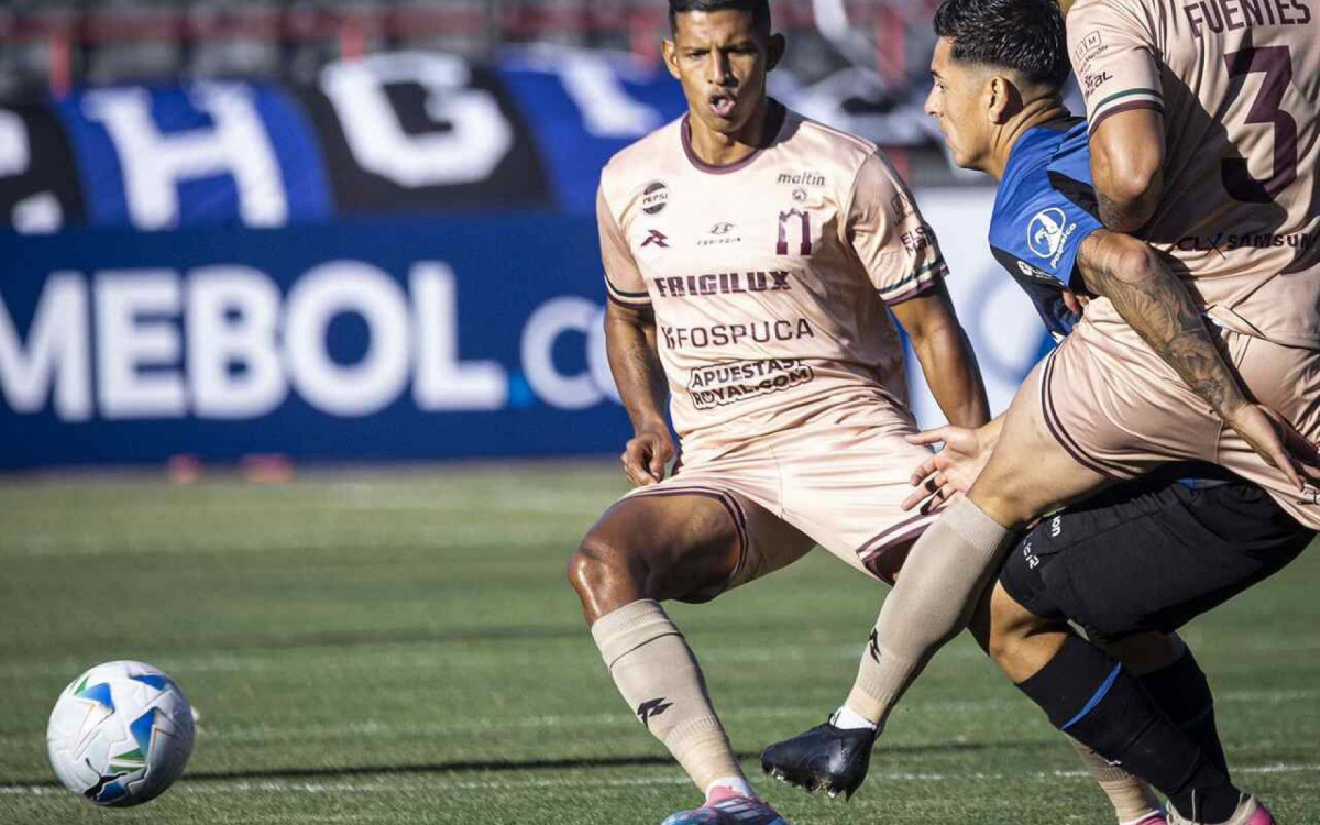 Carabobo ganha de novo do Huachipato e avan&ccedil;a na Libertadores