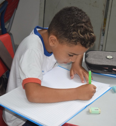 Cordeiro informa reforma de escola e mudança de endereço de creche durante obras de revitalização