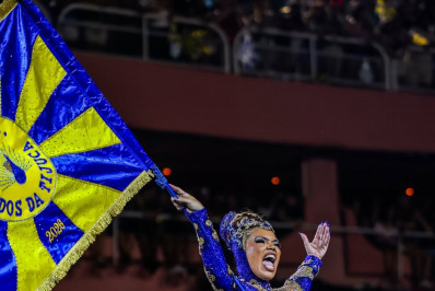 Porta-bandeira Lucinha Nobre anuncia aposentadoria: 'Hora de parar'