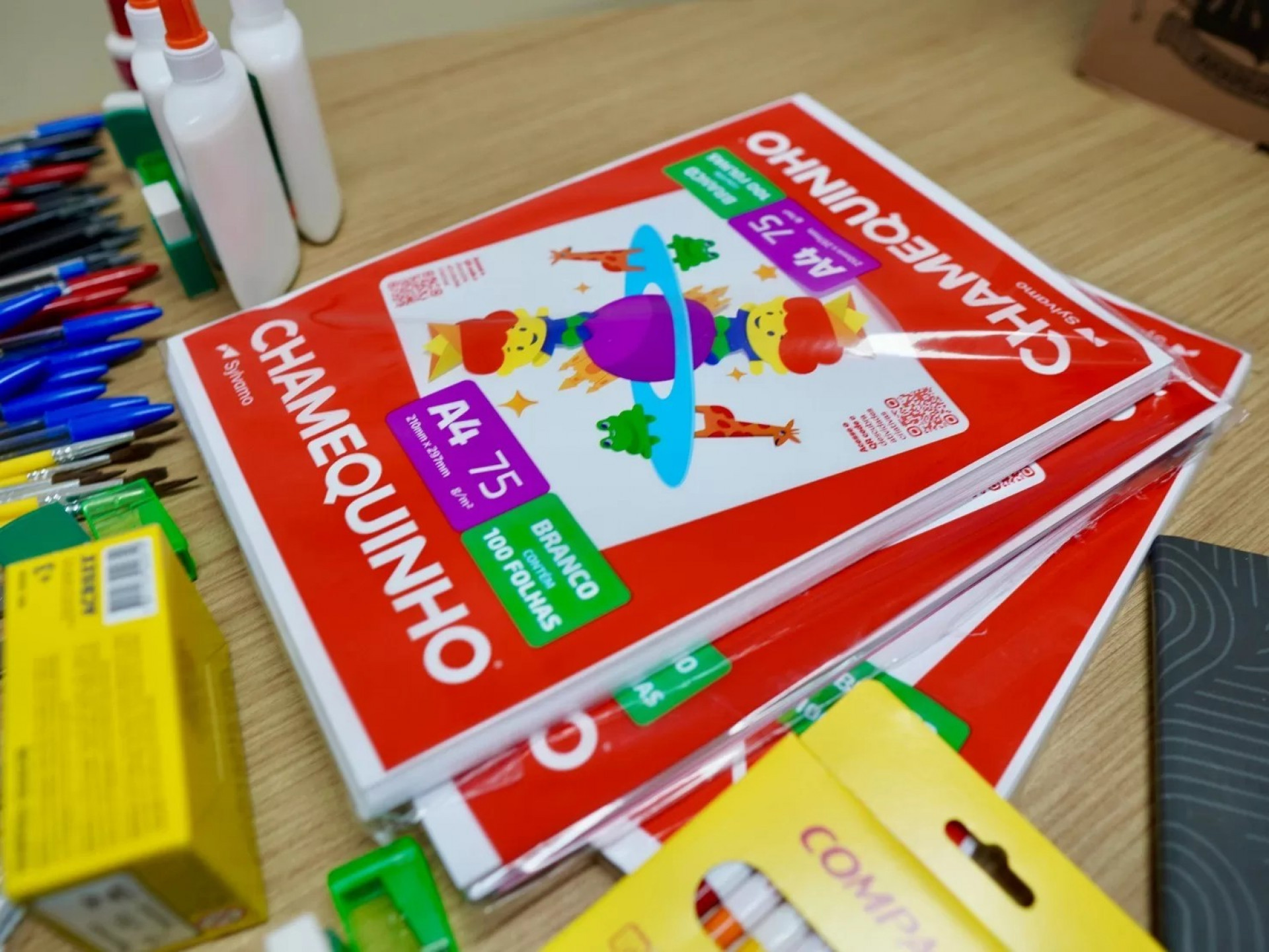 Kits escolares  - Ascom