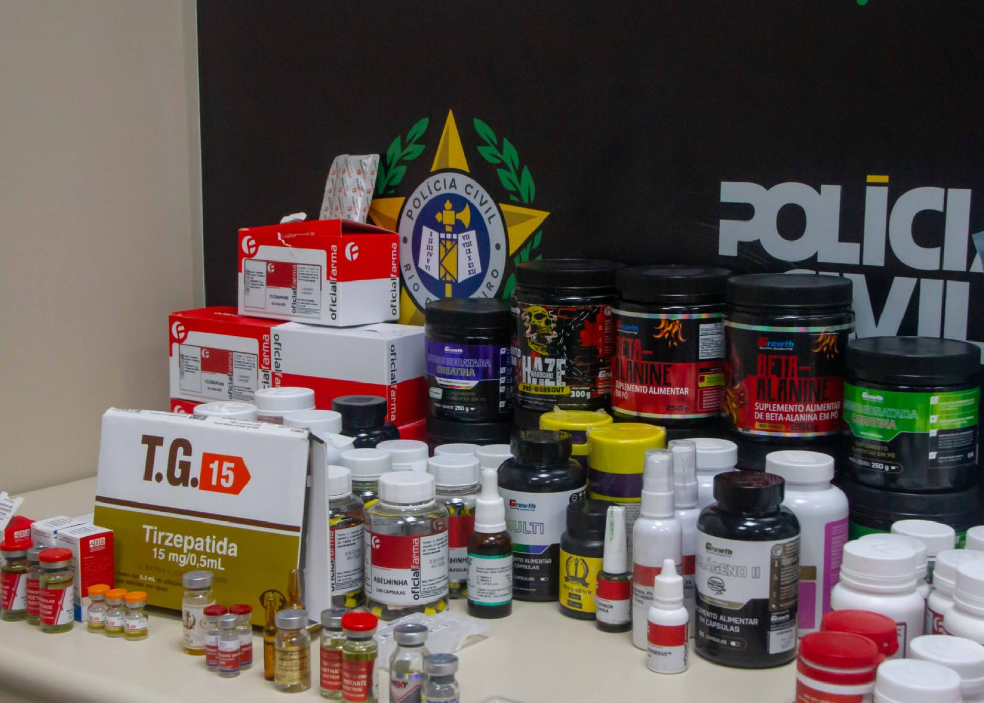 Medicamentos, como tirzepatida, foram apreendidos na residência do casal - Érica Martin / Agência O Dia