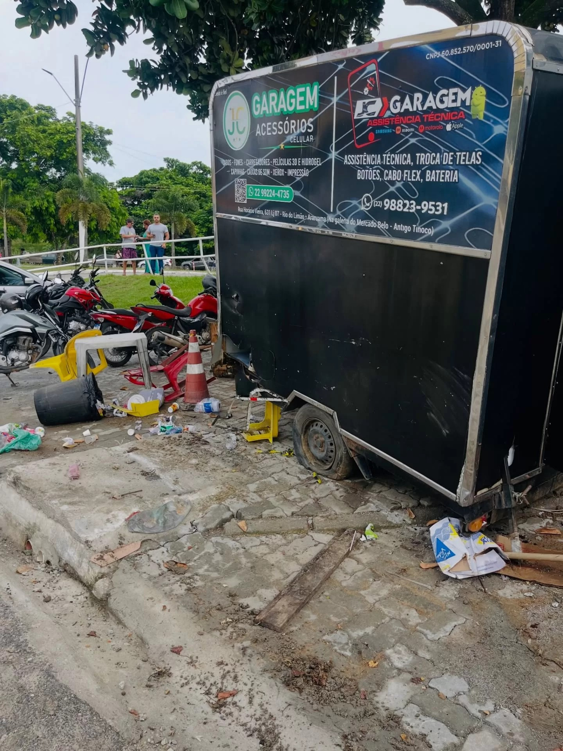 Máquina sem freio atinge veículos estacionados - Araruama em Pauta