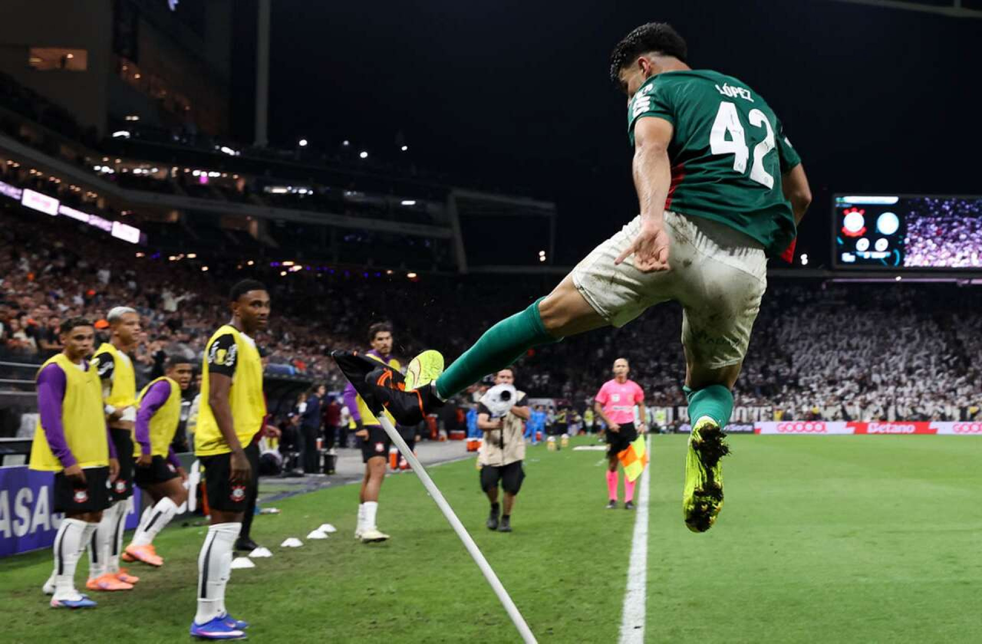 TJD adia julgamentos de Abel Ferreira e Luighi por confus&atilde;o em Corinthians x Palmeiras