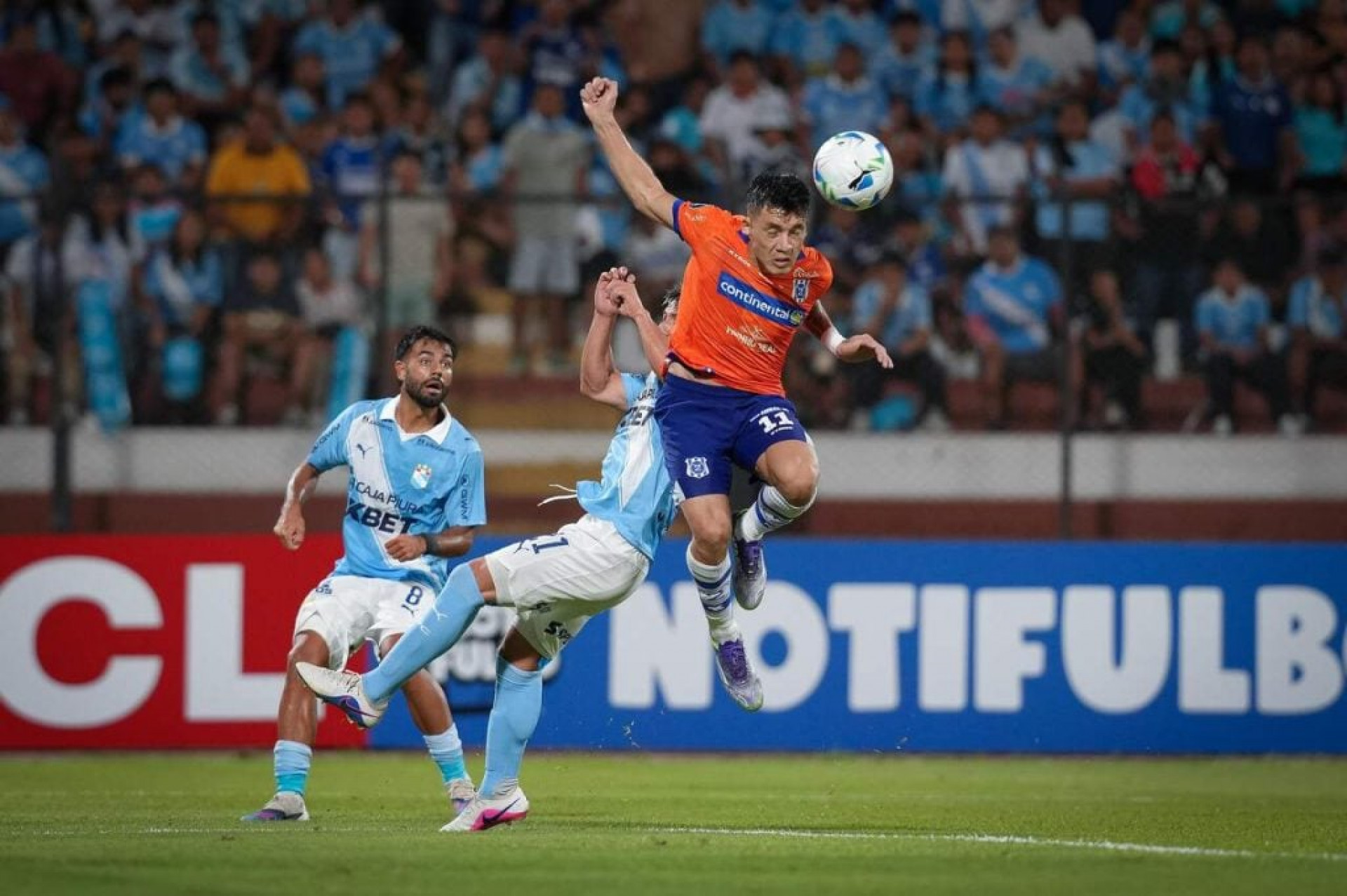 Nos p&ecirc;naltis, Sporting Cristal vence o 2 de Mayo e avan&ccedil;a na Libertadores