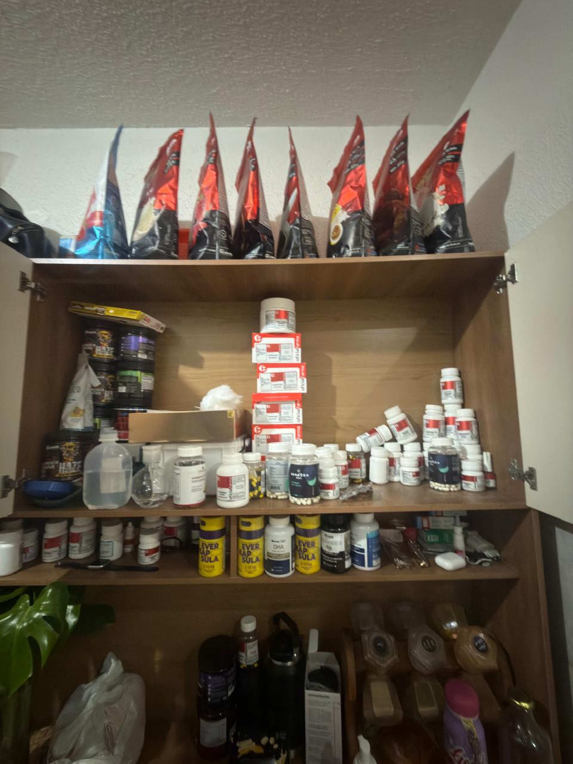 Medicamentos foram encontrados na casa dos investigados - Divulgação / Pcerj