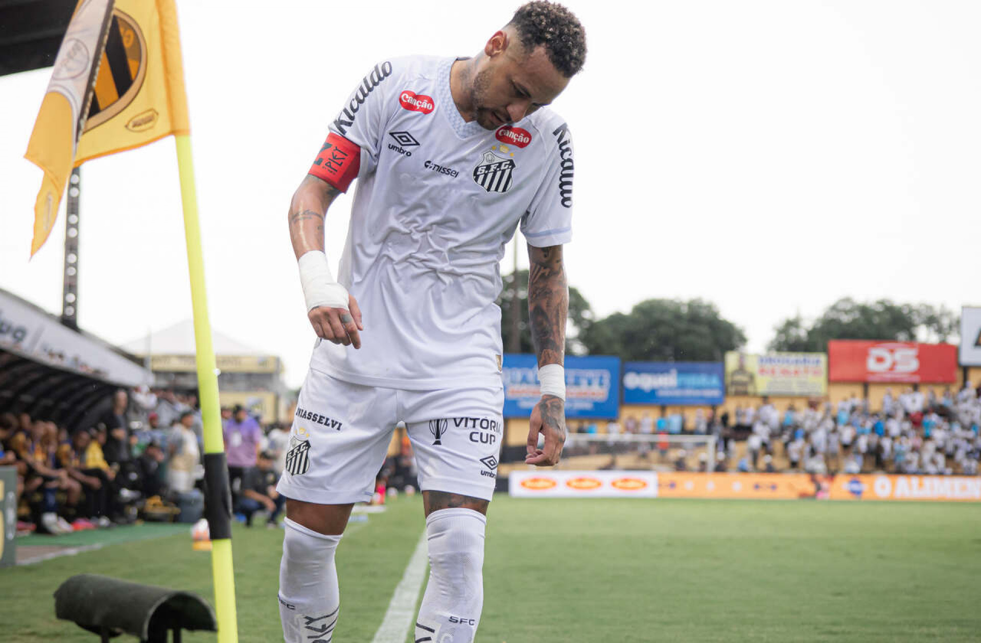 Neymar fala pela primeira vez ap&oacute;s elimina&ccedil;&atilde;o do Santos: “Sentimento de tristeza”