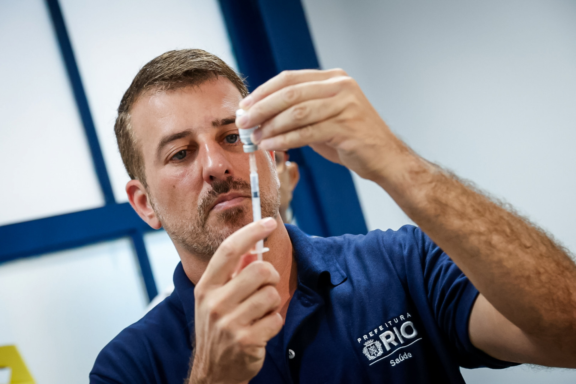 Início da campanha de vacinação aconteceu no Centro Municipal de Saúde José Manoel Ferreira - Edu Kapps / Divulgação Secretaria Municipal de Saúde