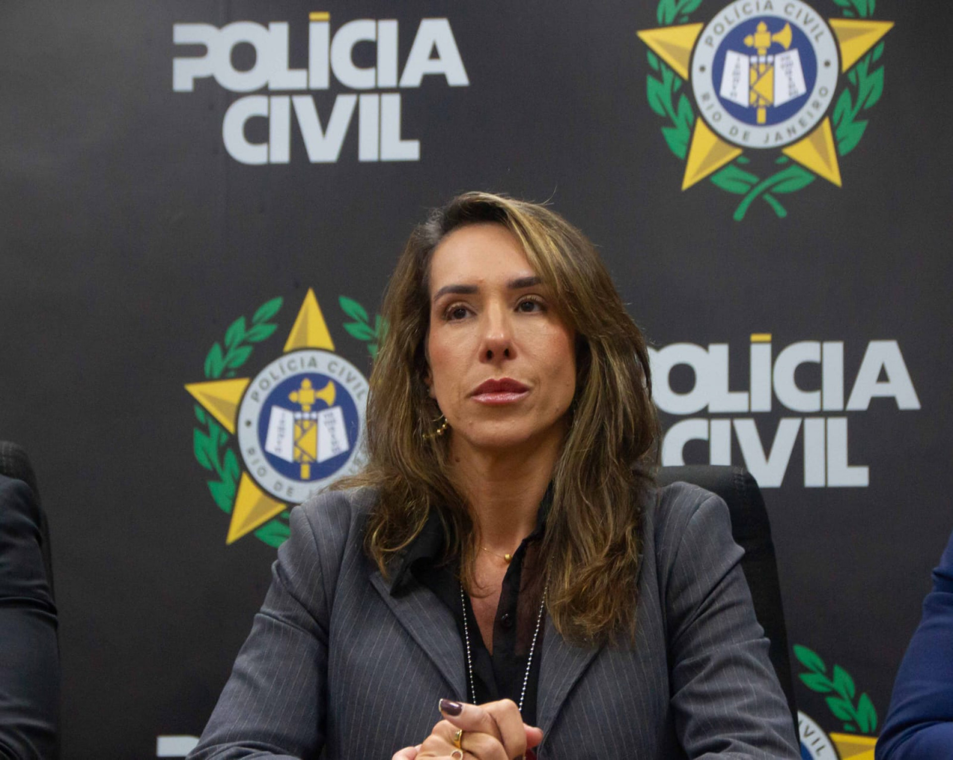 Raissa Celes, do Departamento de Pol&iacute;cia da Capital, em coletiva sobre mais uma fase da Opera&ccedil;&atilde;o Espoliador - &Eacute;rica Martin/Ag&ecirc;ncia O Dia