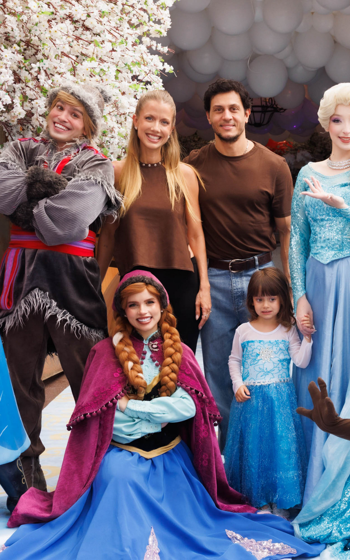 Gabriela Prioli e Thiago Mansur comemoram aniversário da filha, Ava, com festão no tema \'Frozen\'