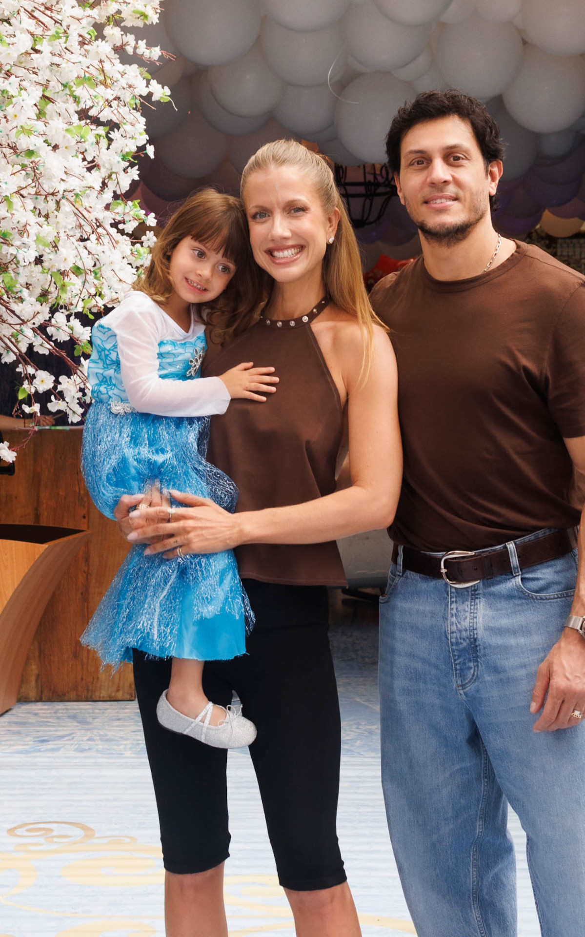 Gabriela Prioli e Thiago Mansur celebram aniversário da filha, Ava, em São Paulo