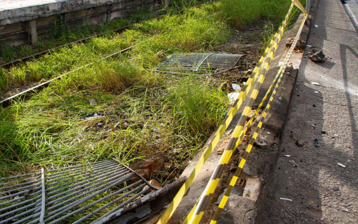 Colis&atilde;o foi t&atilde;o forte que derrubou as grades da esta&ccedil;&atilde;o de Ramos; A &aacute;rea precisou ser isolada