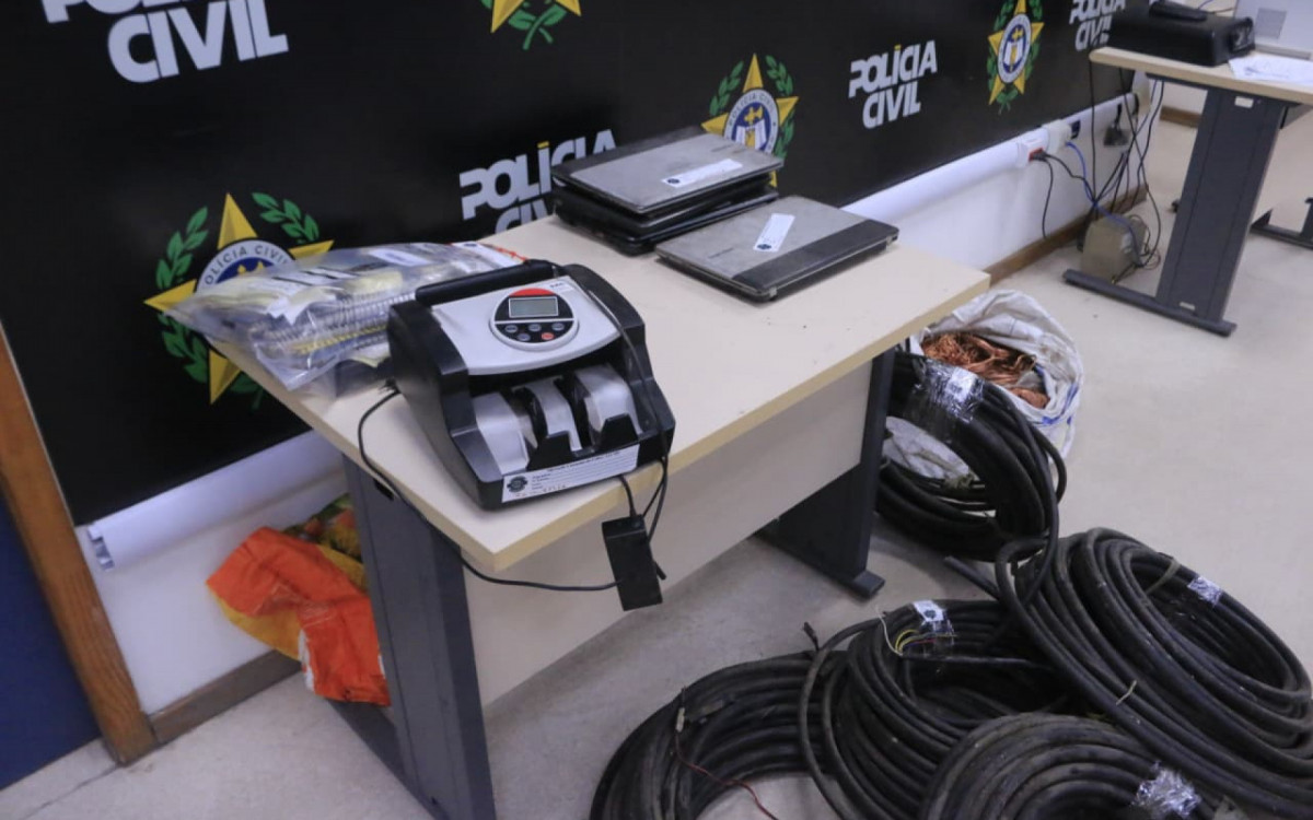 Materiais apreendidos durante a Opera&ccedil;&atilde;o Caminhos do Cobre - Carlos Elias/Ag&ecirc;ncia O DIA