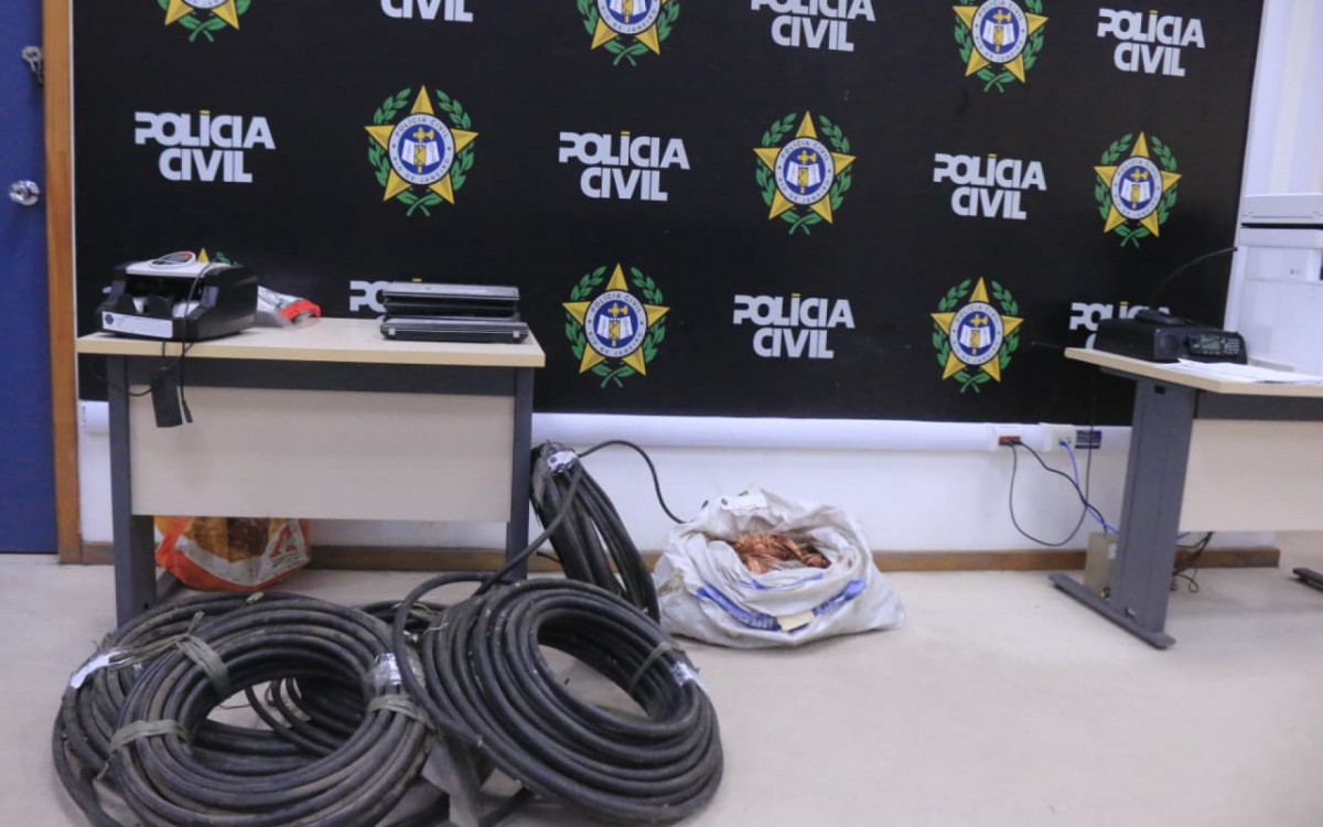 Materiais apreendidos durante a Opera&ccedil;&atilde;o Caminhos do Cobre - Carlos Elias/Ag&ecirc;ncia O DIA