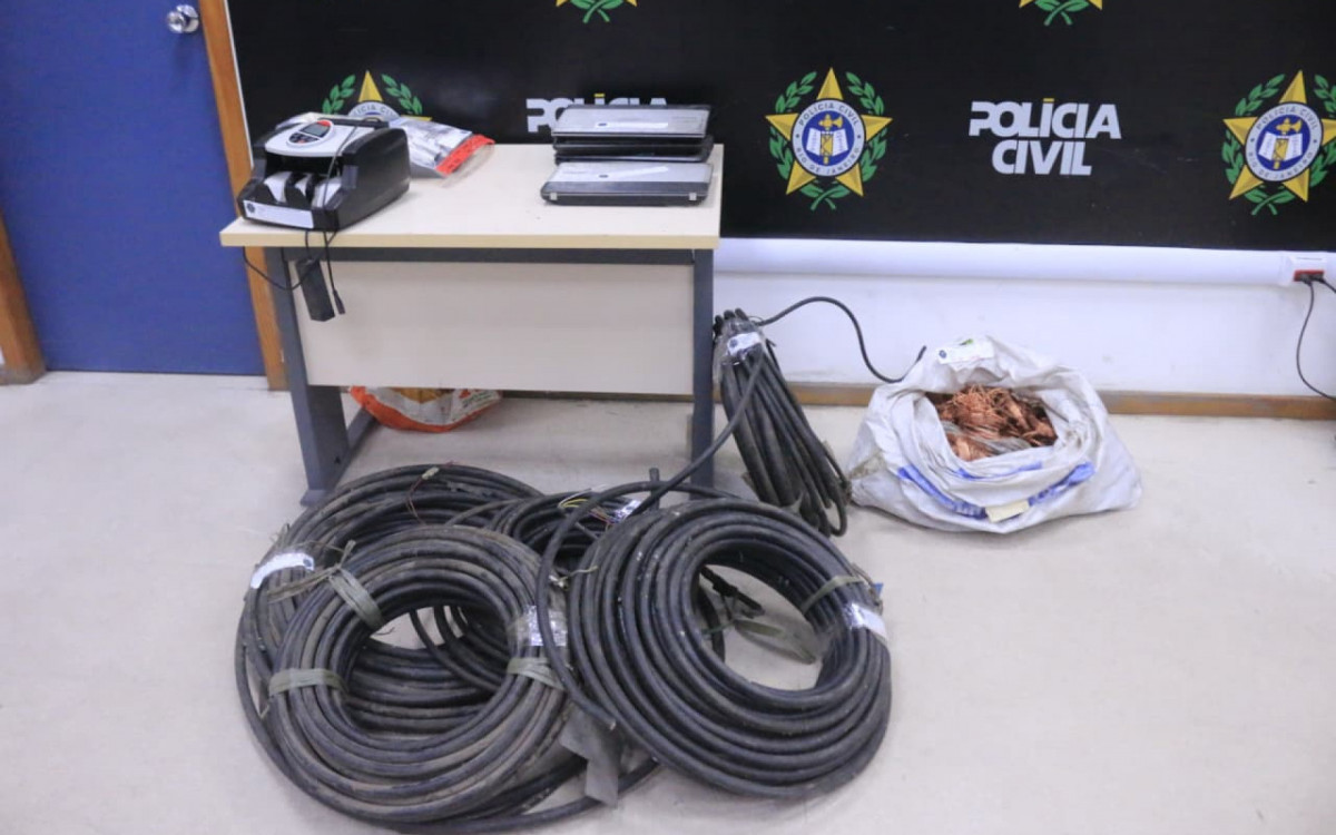 Materiais apreendidos durante a Opera&ccedil;&atilde;o Caminhos do Cobre - Carlos Elias/Ag&ecirc;ncia O DIA