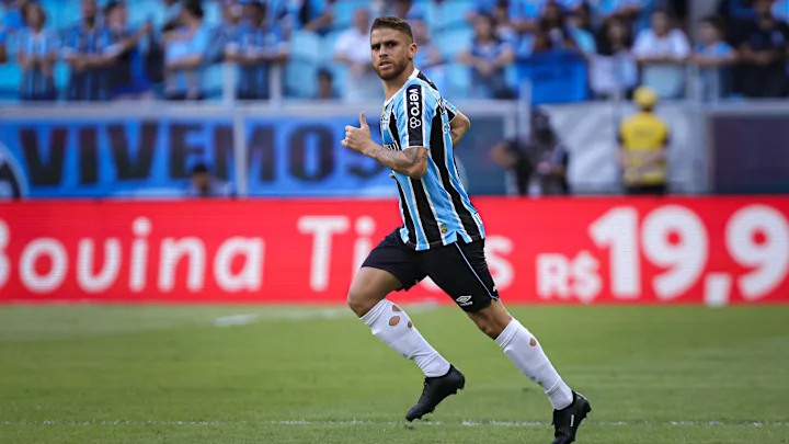 Grêmio encaminha rescisão do contrato de Cuellar, ex-Flamengo