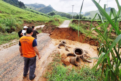 Defesa Civil interdita Estrada da Turma após erosão provocada pela chuva em Macaé