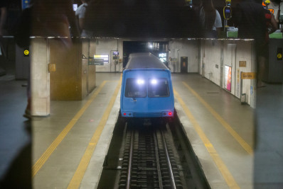 Castro suspende aumento da tarifa do metrô