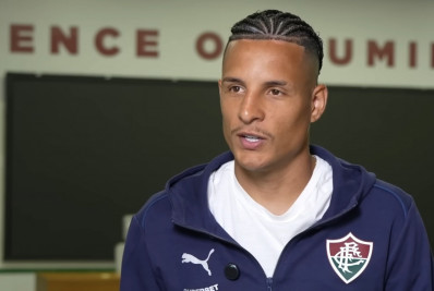 Arana diz que se sente 'confortável' em jogar mais avançado e junto com Renê